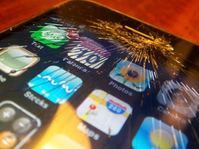iPhone又曝新漏洞 一条短信能让手机崩溃
