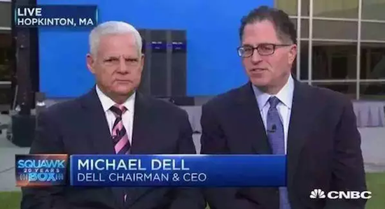 在CNBC的露面中，EMC首席执行官Joe Tucci(左)表情严肃，戴尔首席执行官Michael Dell(右)则显得一身轻松。