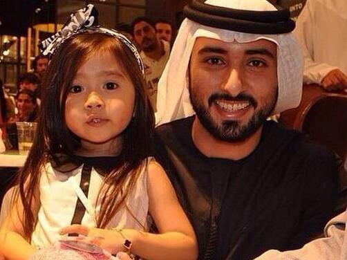 父母靠六岁女儿攀上迪拜财主，全家定居迪拜被富豪包养！