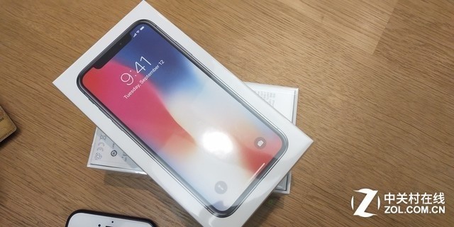 iphonex正式发售 现场火爆黄牛加价 维修费用昂贵
