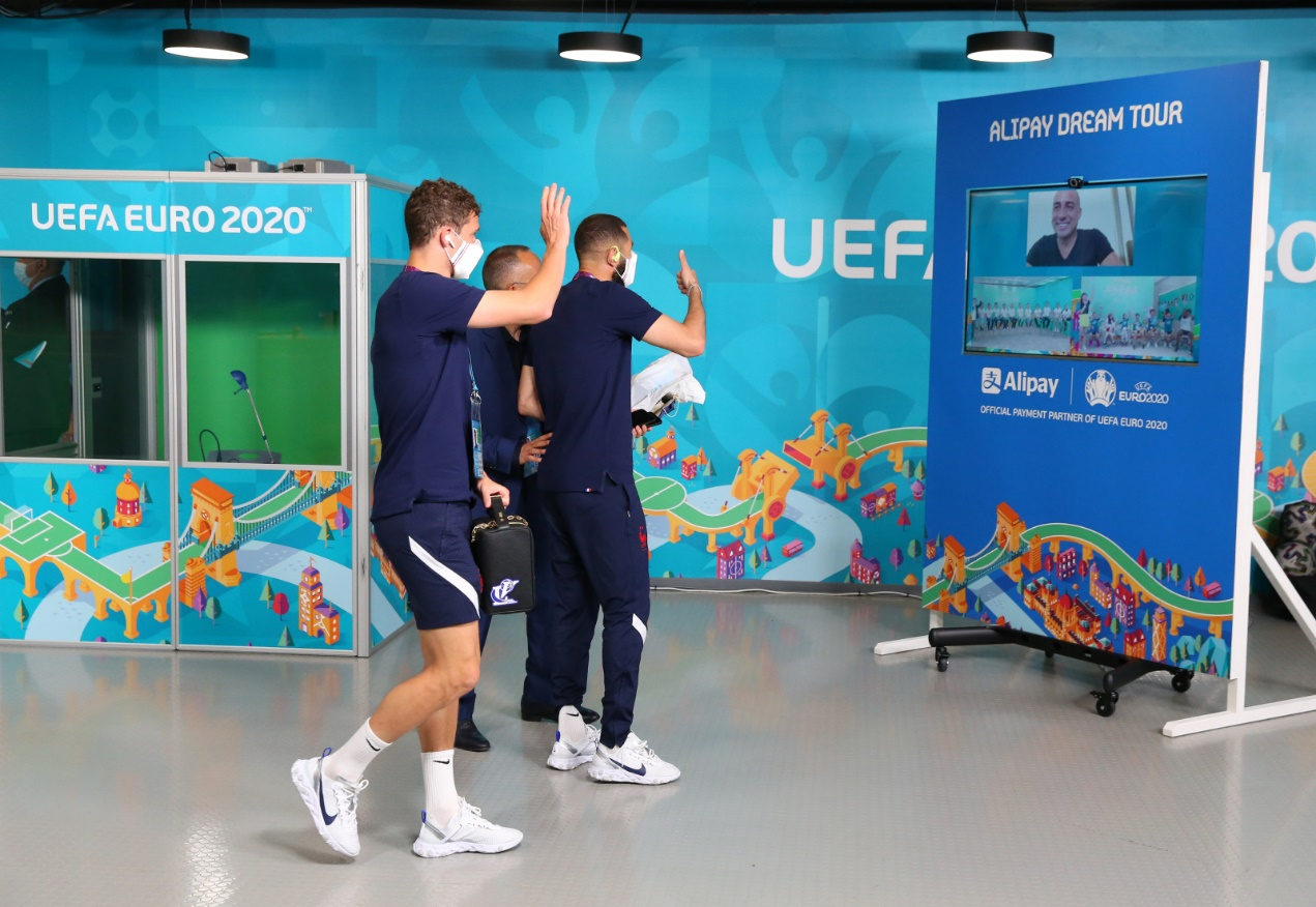你不知道的欧洲杯：球员上阵前 通过海信电视收到球迷祝福