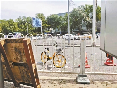 “共享单车禁停区内仍存在个别违停 市民可投诉举报