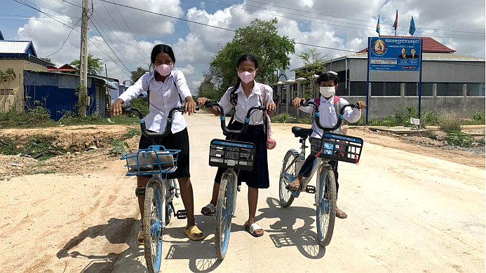 “千辆小蓝车运抵柬埔寨，哈啰退役单车重获新生助力乡村教育