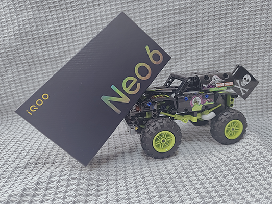 “iQOO Neo6上手体验：当旗舰机设计和性能下放潮流电竞手机会碰出怎样的火花？