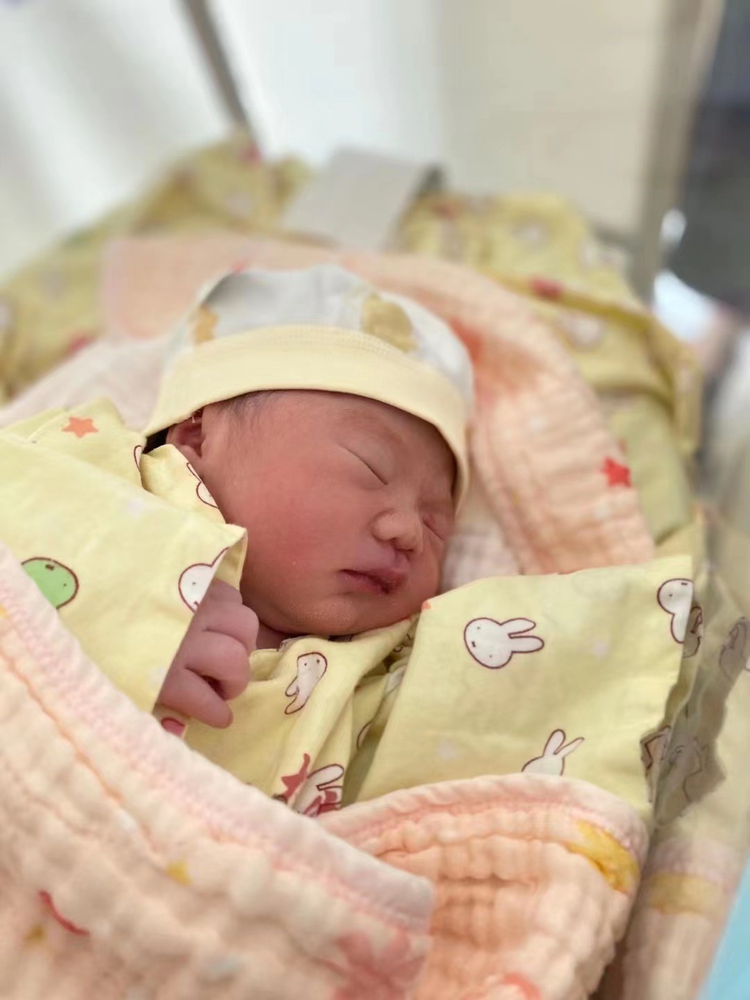 携程生育补贴喜迎首位宝宝：10亿元生育补贴“正式开张”