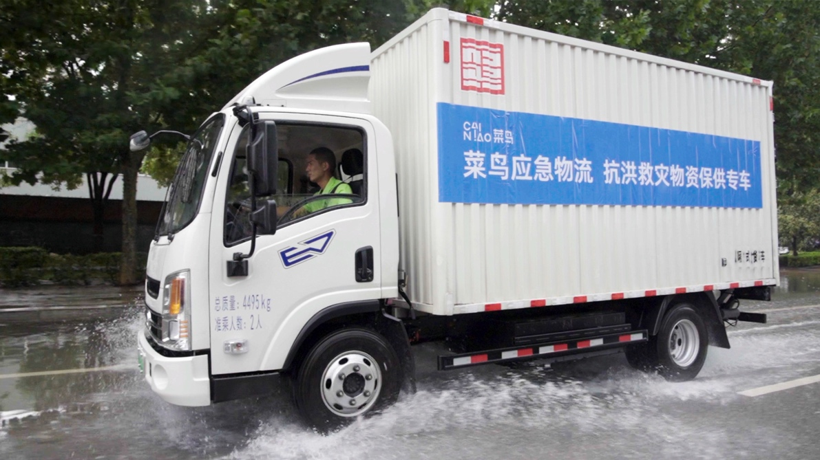 菜鸟抗洪物资专车持续开行，已将超10万件救援物资送至京津冀及东北