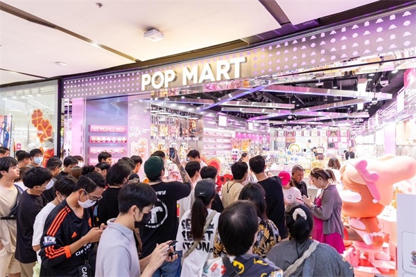 泡泡玛特泰国三号店落地曼谷首日销售额破500万创纪录